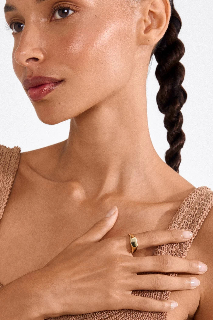 Arin Gold Heart Signate Ring