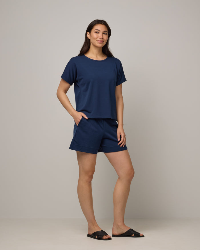 model-spec:Maile is 5'9", wearing a size M