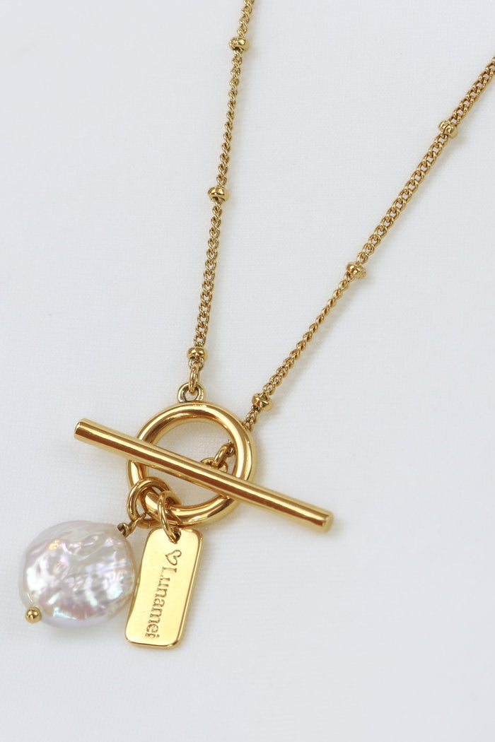 gold necklace with freshwater pearl