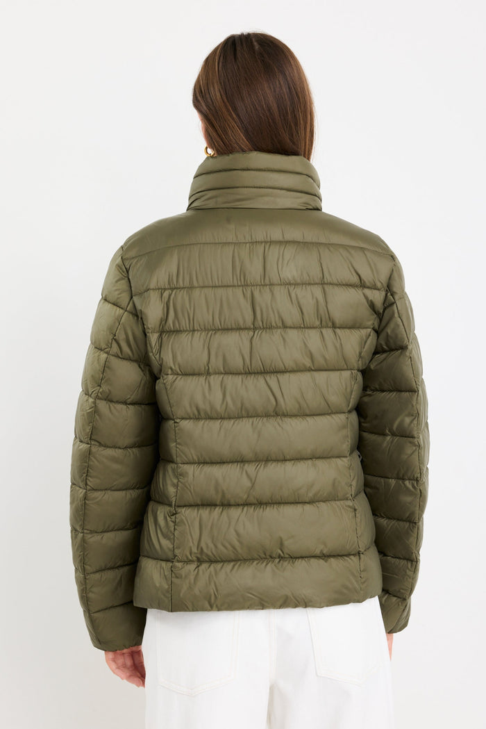 Person wearing a green puffer jacket on a white background
col_pattern