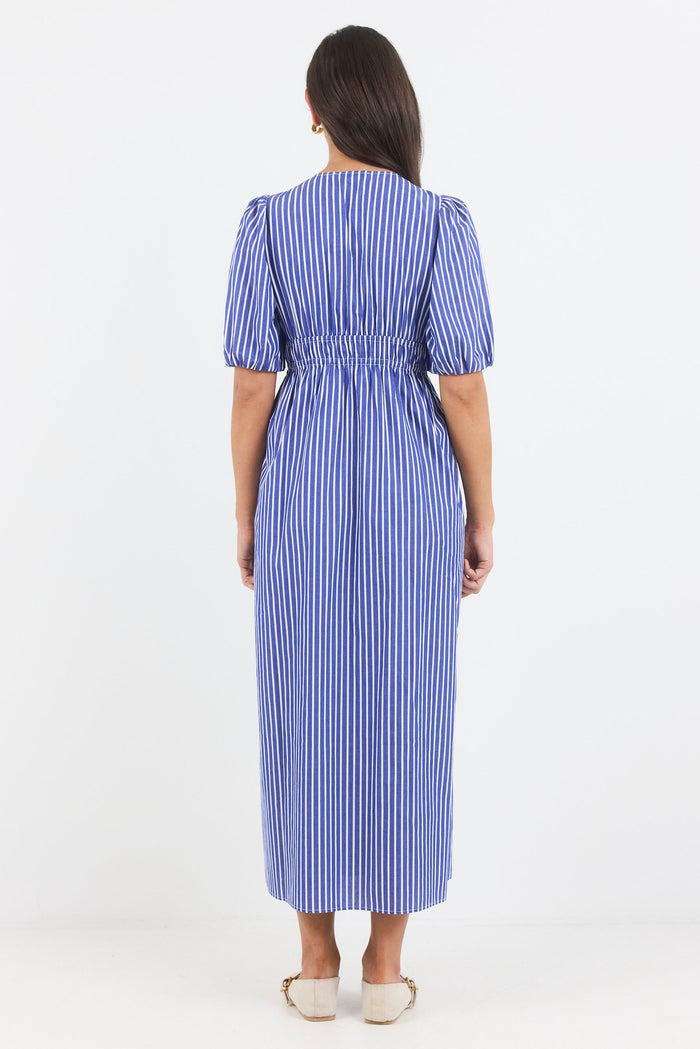 Woman wearing a blue and white striped dress on a white background
col_pattern