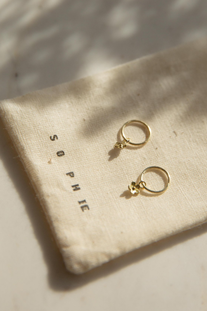 Daisy Day Gold Sleepers ACC Jewellery Sophie