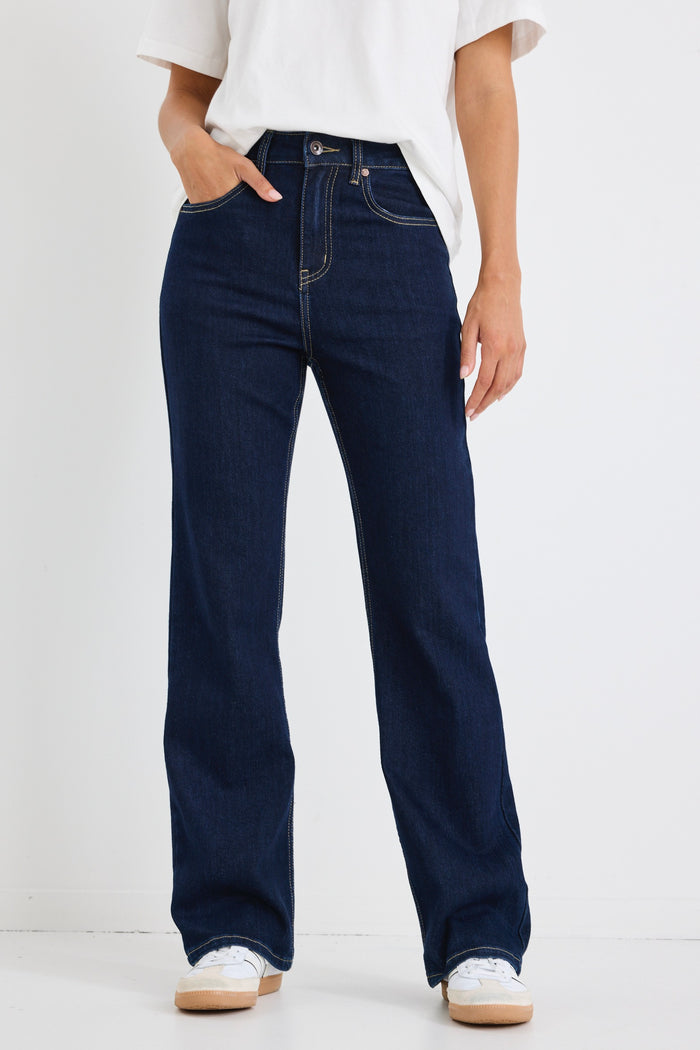model wears a dark blue jean with a white t-shirt