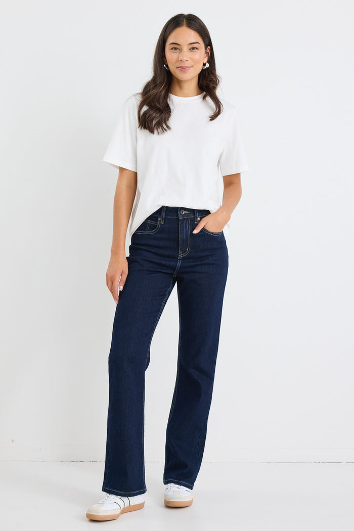 model wears a dark blue jean with a white t-shirt