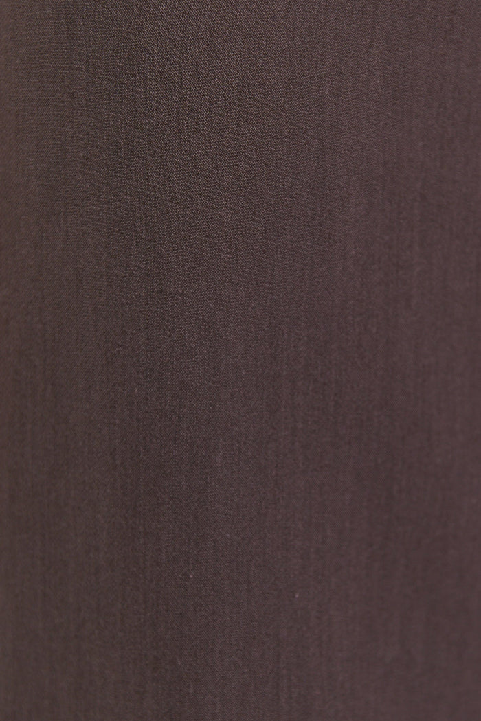 Close-up of brown pants on a white background
col_pattern