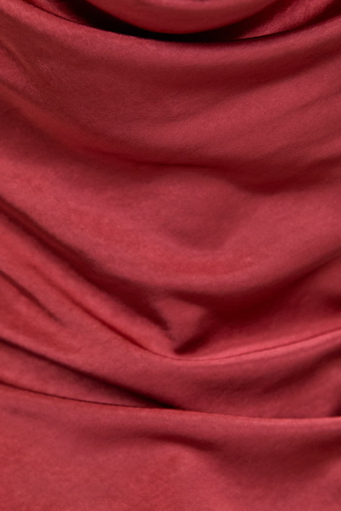 Close-up of red fabric with folds
col_pattern