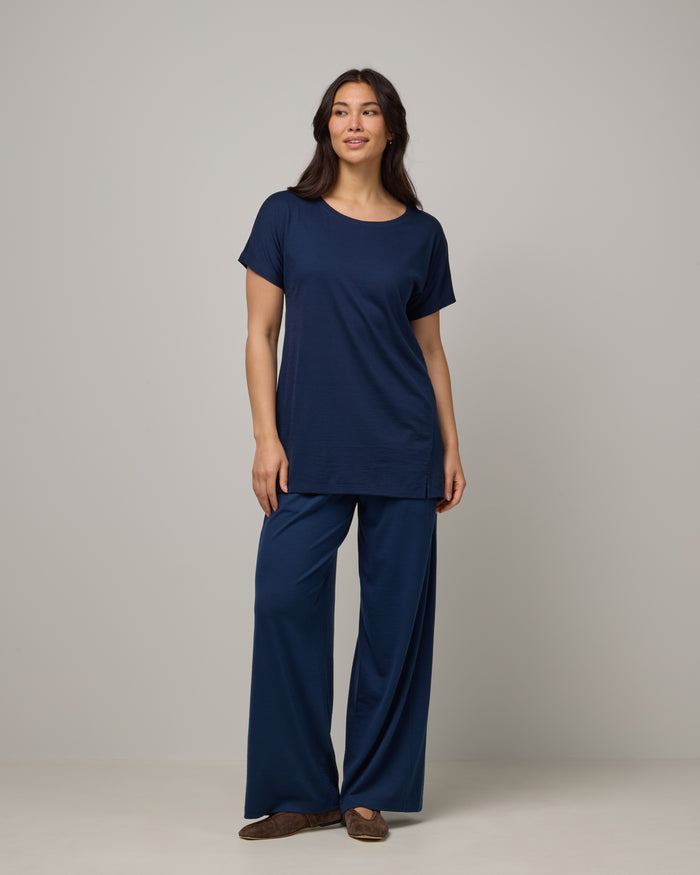 model-spec:Maile is 5'9", wearing a size M