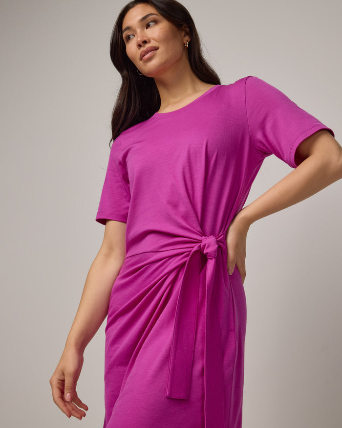 model-spec:Maile is is 5’9”, wearing a size M
