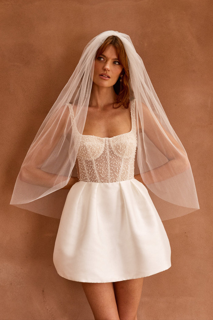 MOLLY VEIL
