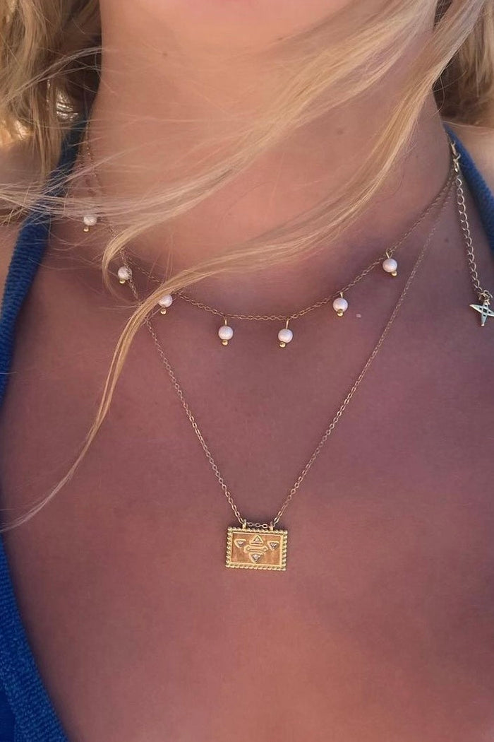 gold pearl necklace