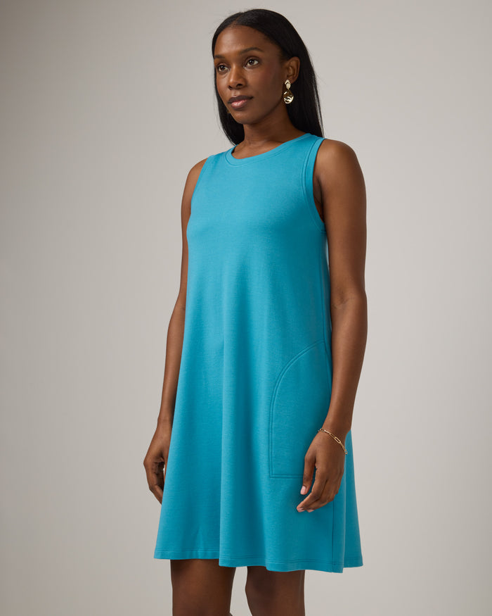 model-spec:Laah is 5'9", wearing a size M