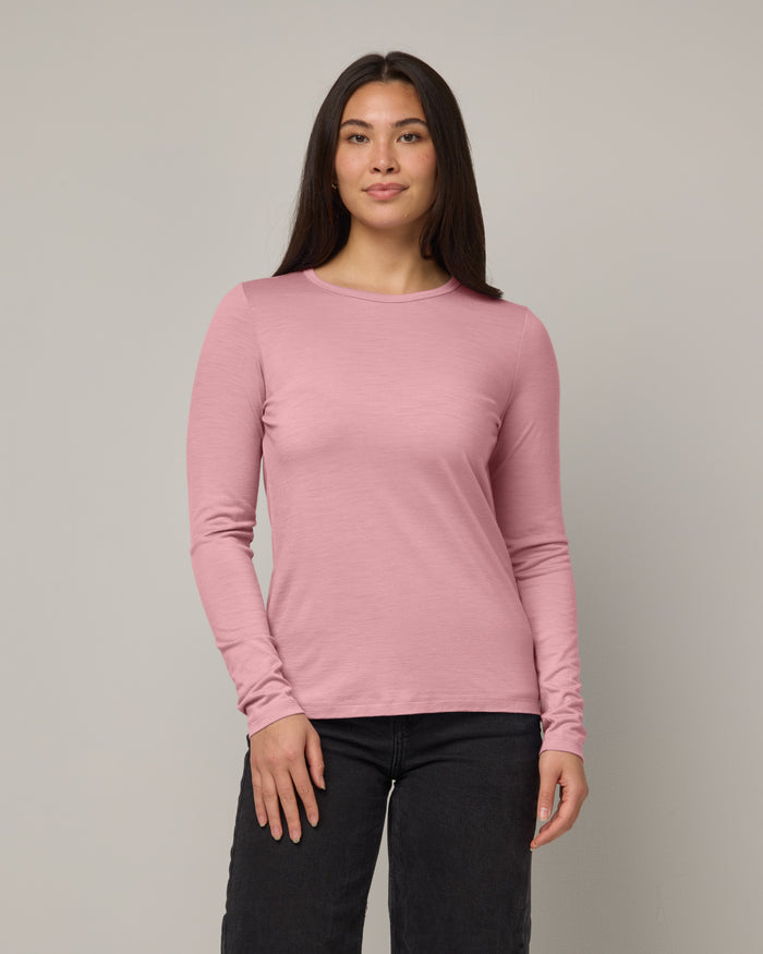 model-spec:Maile is is 5’9”, wearing a size M