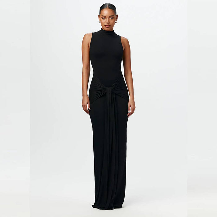 Solid-color round-neck and body-hugging dress
