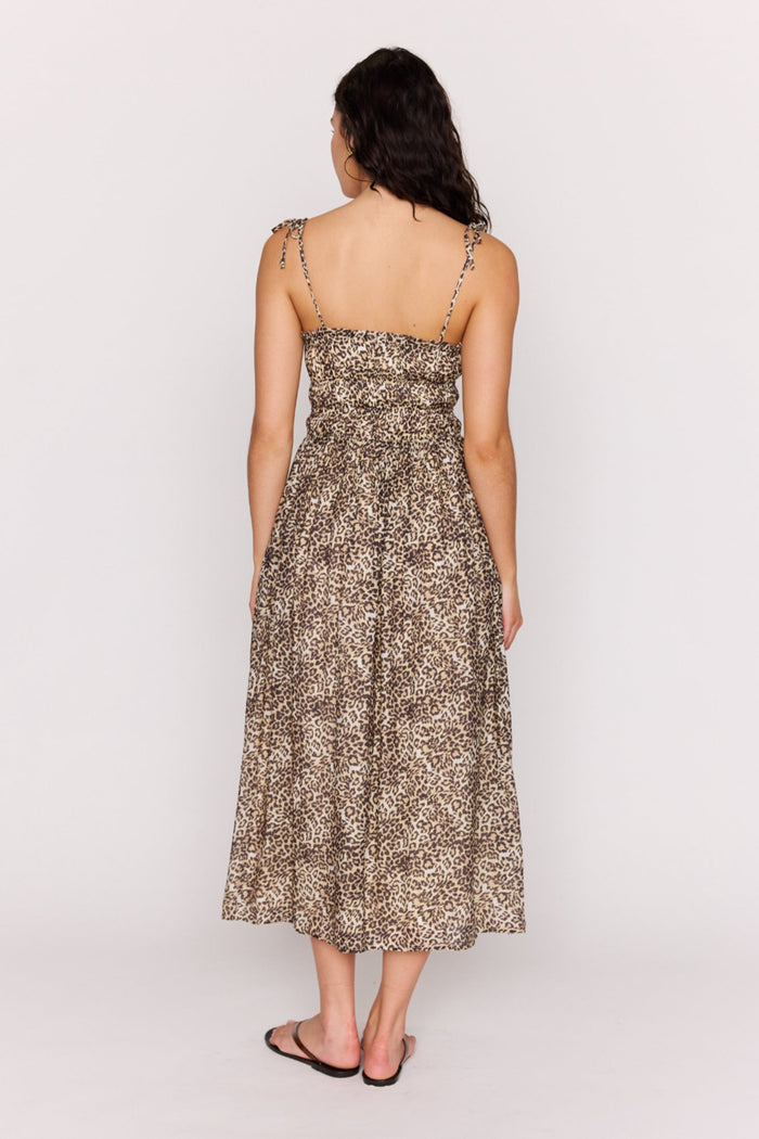 Woman wearing a floral dress against a white background
col_pattern