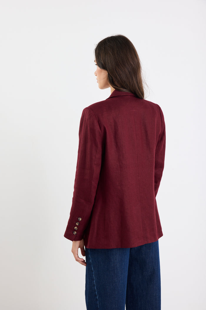 Person wearing a burgundy blazer on a white background
col_pattern